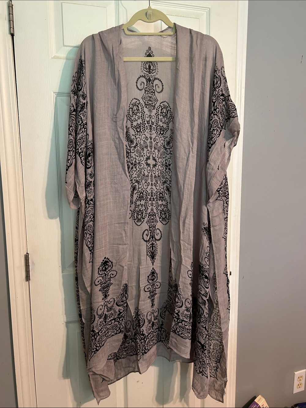 Soft Surroundings Gray and Black Open-Front Kimono with Paisley Print